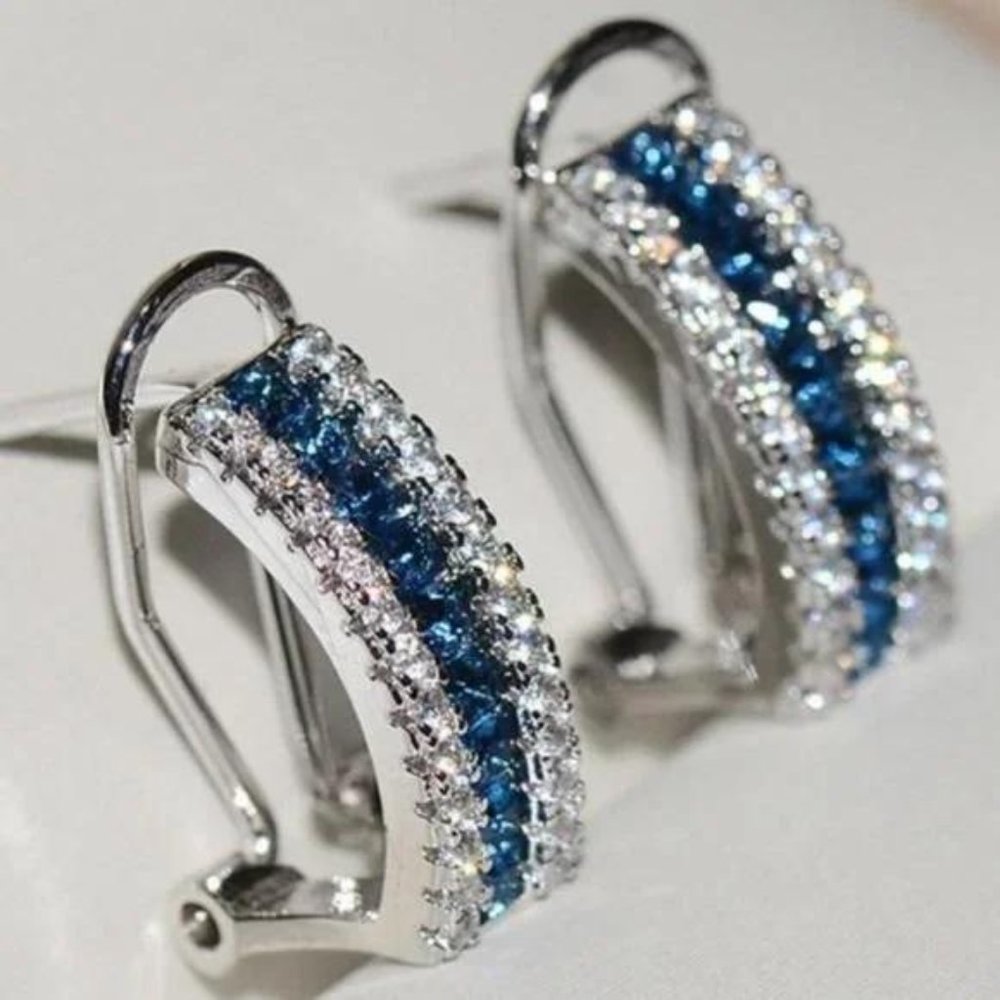 WHITE GOLD BLUE WHITE DIAMOND OMEGA STUD EARRINGS, WOW EARRINGS, CUTE EARRINGS.